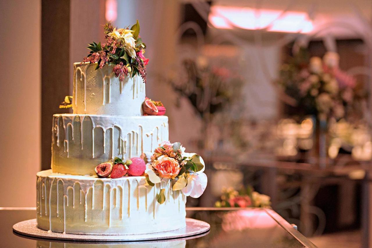 Sheraton Melbourne Hotel Zewnętrze zdjęcie A wedding cake