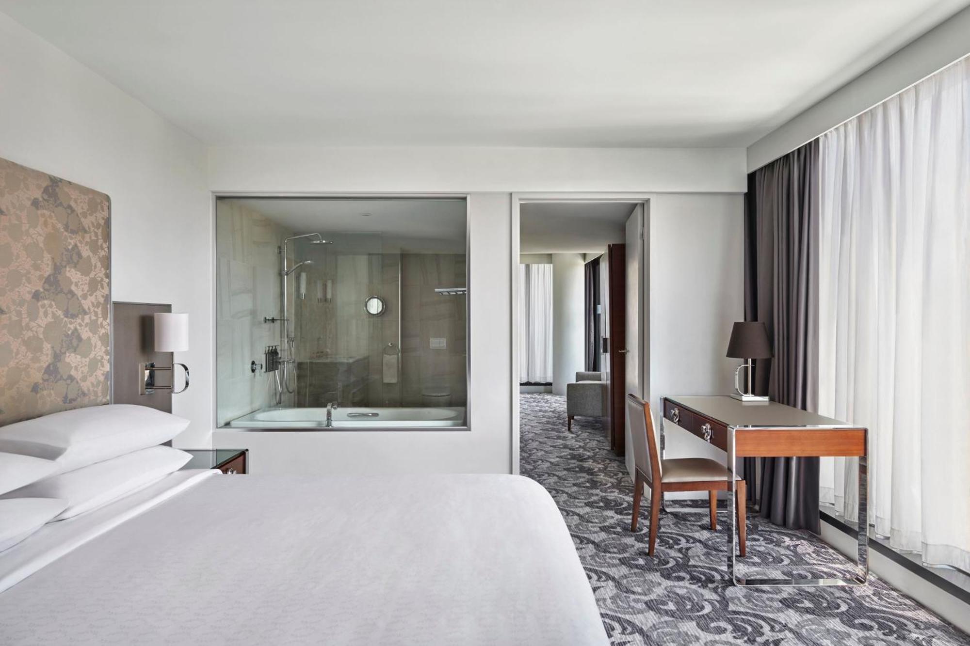 Sheraton Melbourne Hotel Zewnętrze zdjęcie A guest room at the hotel