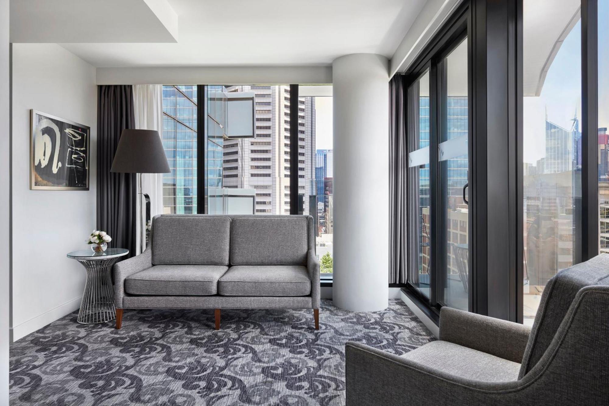 Sheraton Melbourne Hotel Zewnętrze zdjęcie A living room in a typical apartment