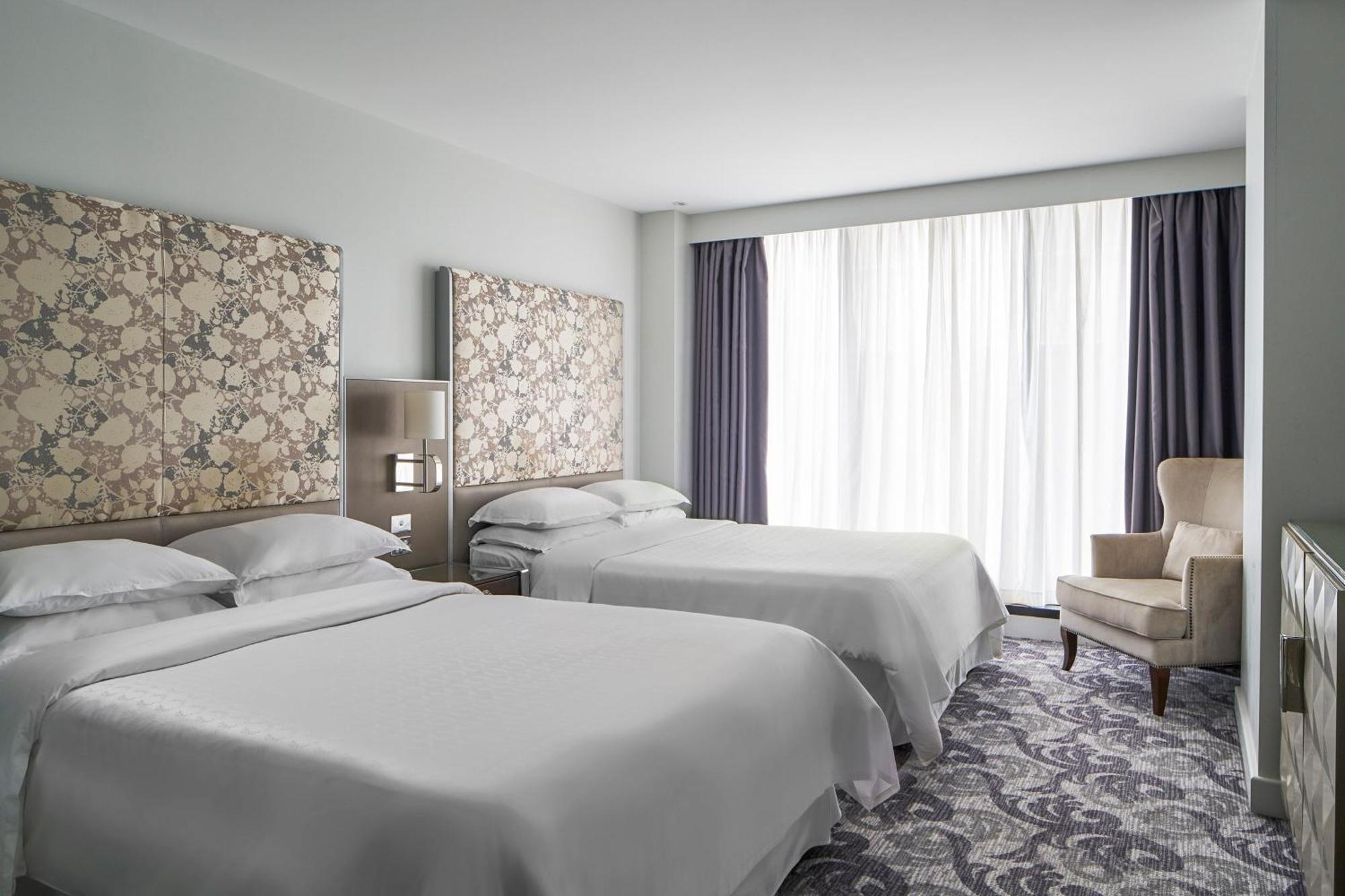 Sheraton Melbourne Hotel Zewnętrze zdjęcie A guest room at the hotel